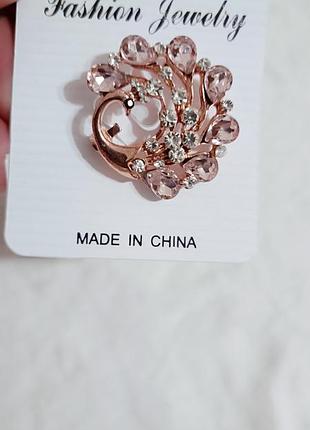 Красива брошка