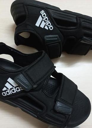 Босоножки сандали мал.26-27 р..adidasвьетнам