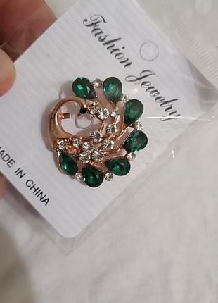 Красива брошка