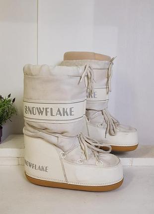 Жіночі зимові білі чоботи місяцеходи дутики снігоходи snowflake 38-40р