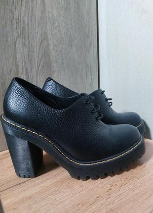 Туфлі dr. martens