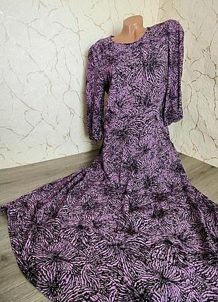 Платье длинное сиреневое с принтом,48 размер