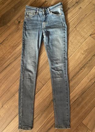 Джинсы прямые