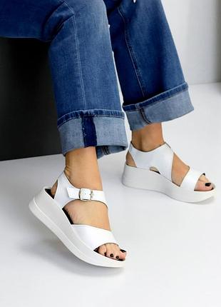 Босоножки женские