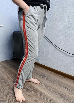 Спортивные штаны женские