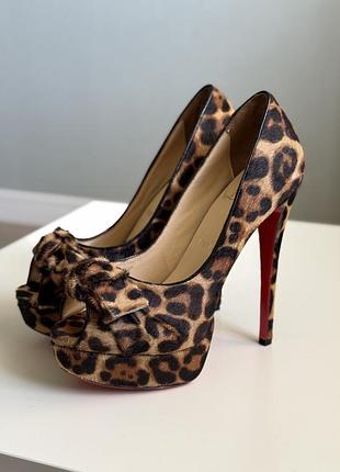 Туфлі christian louboutin 37