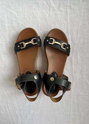 Жіночі босоніжки