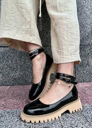 Женские туфли лак