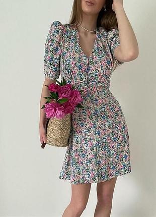 Красивое цветочное платье с текстильными пуговицами от primark