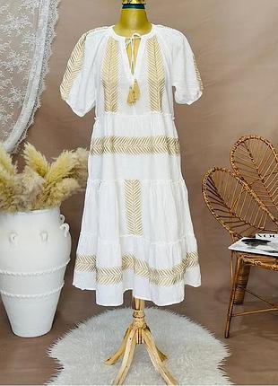 Сукня з вишивкою