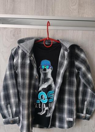 Рубашка в клетку для мальчика с капюшоном 7 -8 рочков (рост 128+)