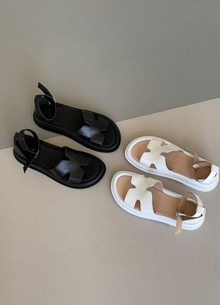 Босоніжки шкіряні чорні білі у стилі ерме гермес 11261 11263