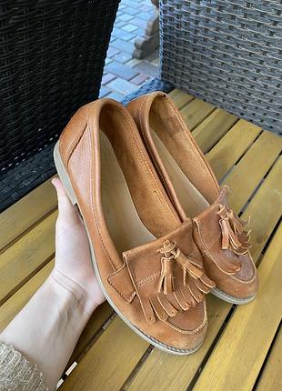 Стильні шкіряні лофери з китицями, колір коньяк