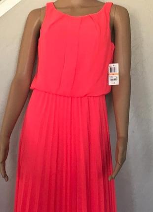 Платье макси  а-силуэт плиссе кораллового цвета м, бренд4 фото