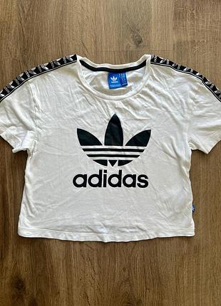 Укороченная женская футболка adidas белая xs