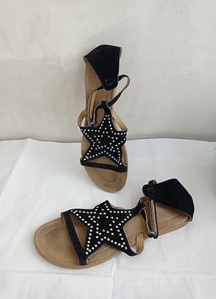 Гарні замшеві босоніжки, сандалі, розмір 40-26 см, колір чорний