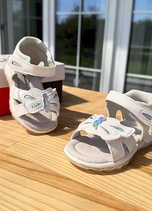 Босоніжки сандалі дівчинці білі стильні apawwa
