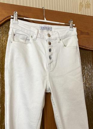 Білі скіні джинси