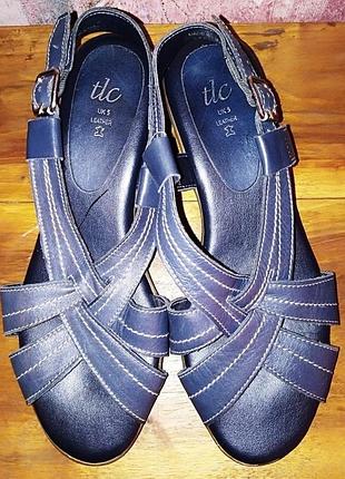 Кожаные босоножки tlc