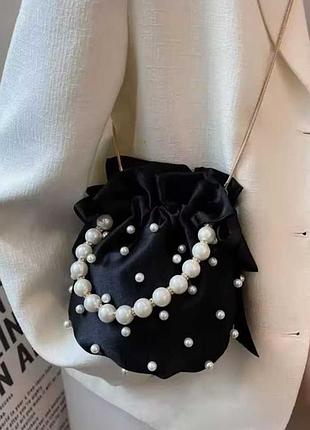 Романтична чорна атласна сумка з перлинними намистинами
