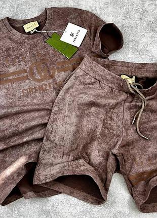 Топовий костюм літній