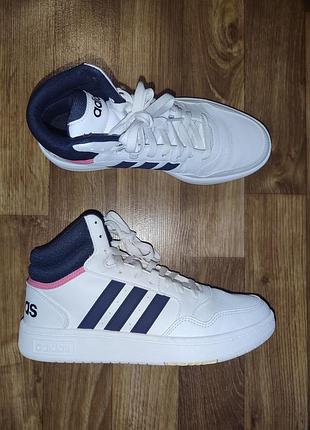 Жіночі кросівки adidas р.40,5