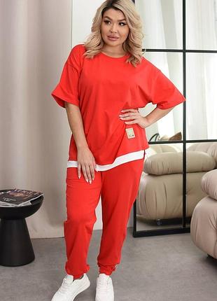 Костюм женский, очень стильный.