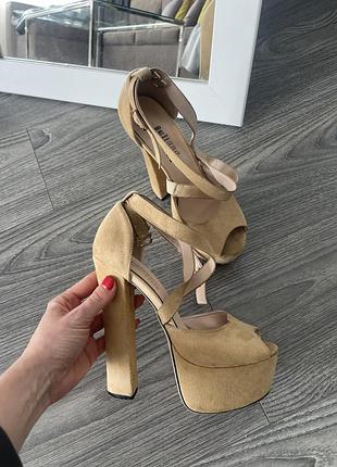 Босоножки стріпи zara