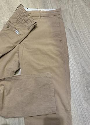 Брюки levi’s.