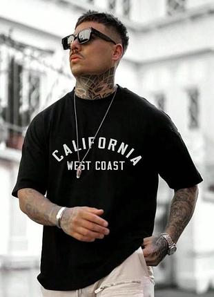 Чорна чоловіча футболка