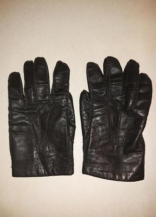 Перчатки кожаные, мягкие.