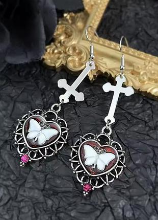 Сережки готичного стилю