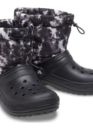 Crocs зимние сапоги classic lined neo puff tie dye boot black