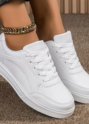 Кроссовки женские белые