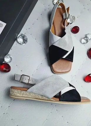 Eric michael oригінал сірі з чорним замшеві сандалії