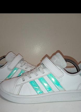 Брендові супер легкі кросівки adidas.