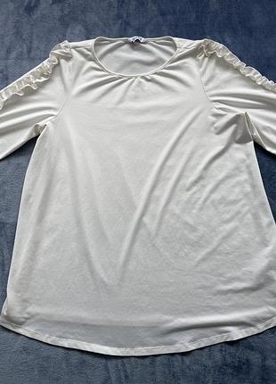 Красива кофта з воланами