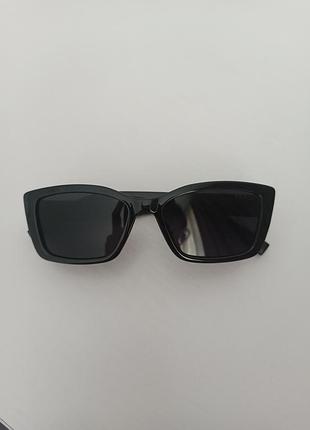 Сонцезахисні окуляри fendi