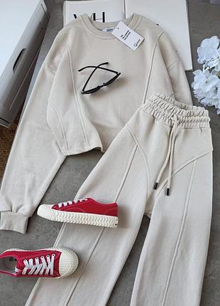 Спортивний костюм жіночий з акцентними швами