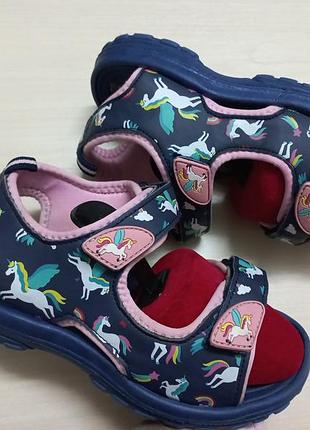 Босоножки сандали весна-лето дев. 33-32р. .mountain warehouse вьетнам