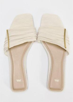 Шльопанці zara