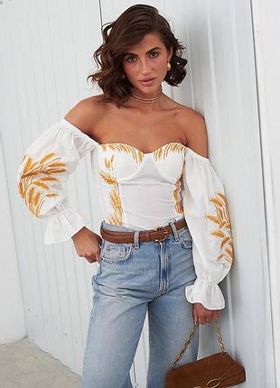 Романтичная блузка-топ с вышивкой