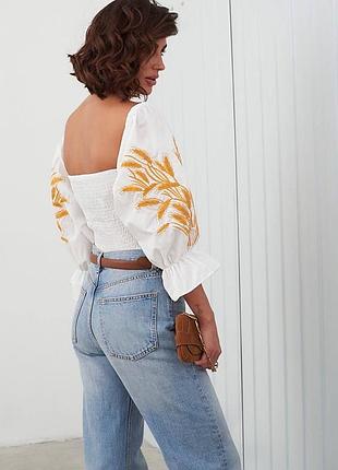 Романтичная блузка-топ с вышивкой