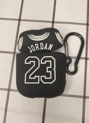 Чехол big hero для наушников airpods 1/2 jordan черно-белый