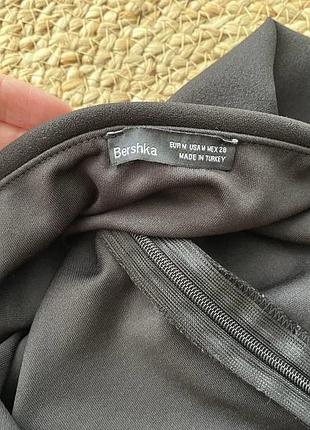Чорна міні сукня bershka 8