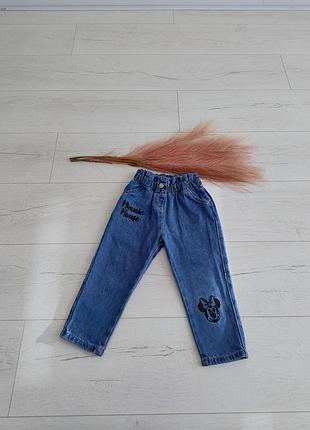 Джинсы с вышивкой