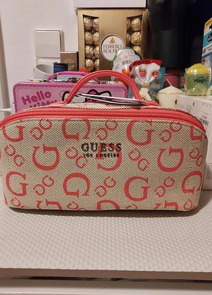 Новая сумка косметичка от guess.  сумка для косметики guess.