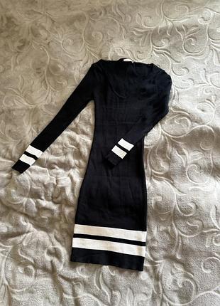 Ідеальна чорна сукня