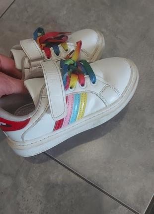 Кроссовки хайтопы  стильные с цветными шнурками