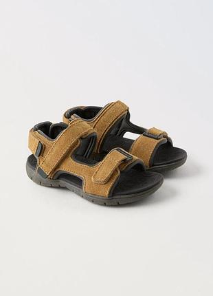 Сандалі босоніжки